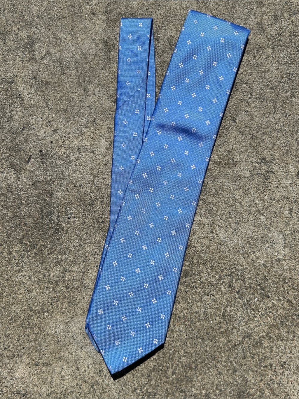 Thomas Pink Men's Tie Blue Geometric Flowers 100% Silk Woven In England